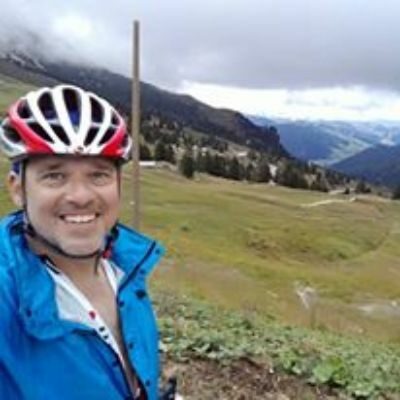 imgi_28_about-us-001-400x400